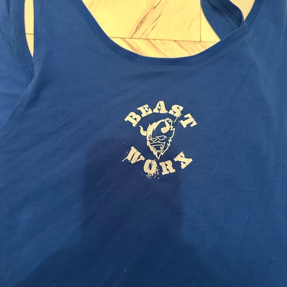 Cropped workout tank - Picture 2 of 3